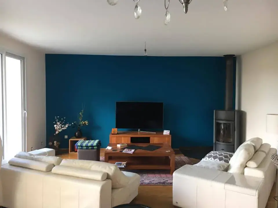 Peinture mur bleu canard