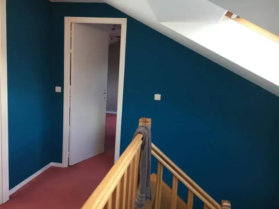 Peinture mur bleu canard